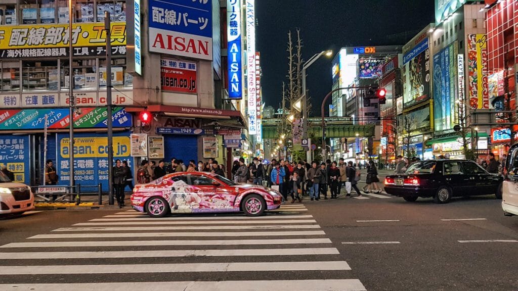 AKIHABARA DE NOCHE