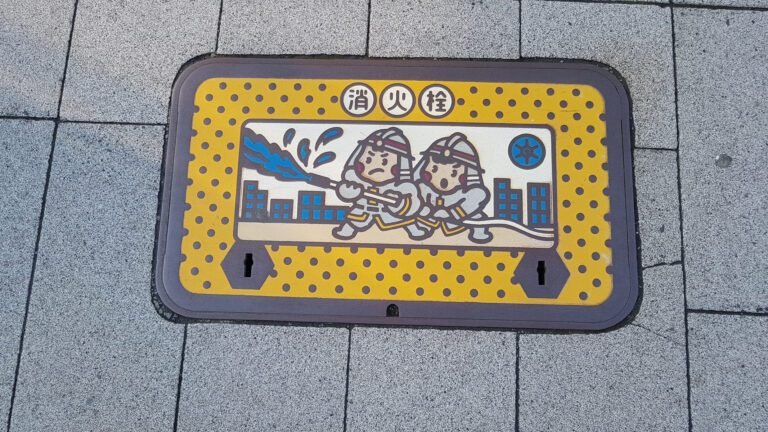 Tapas de alcantarilla en Japón: arte bajo tus pies