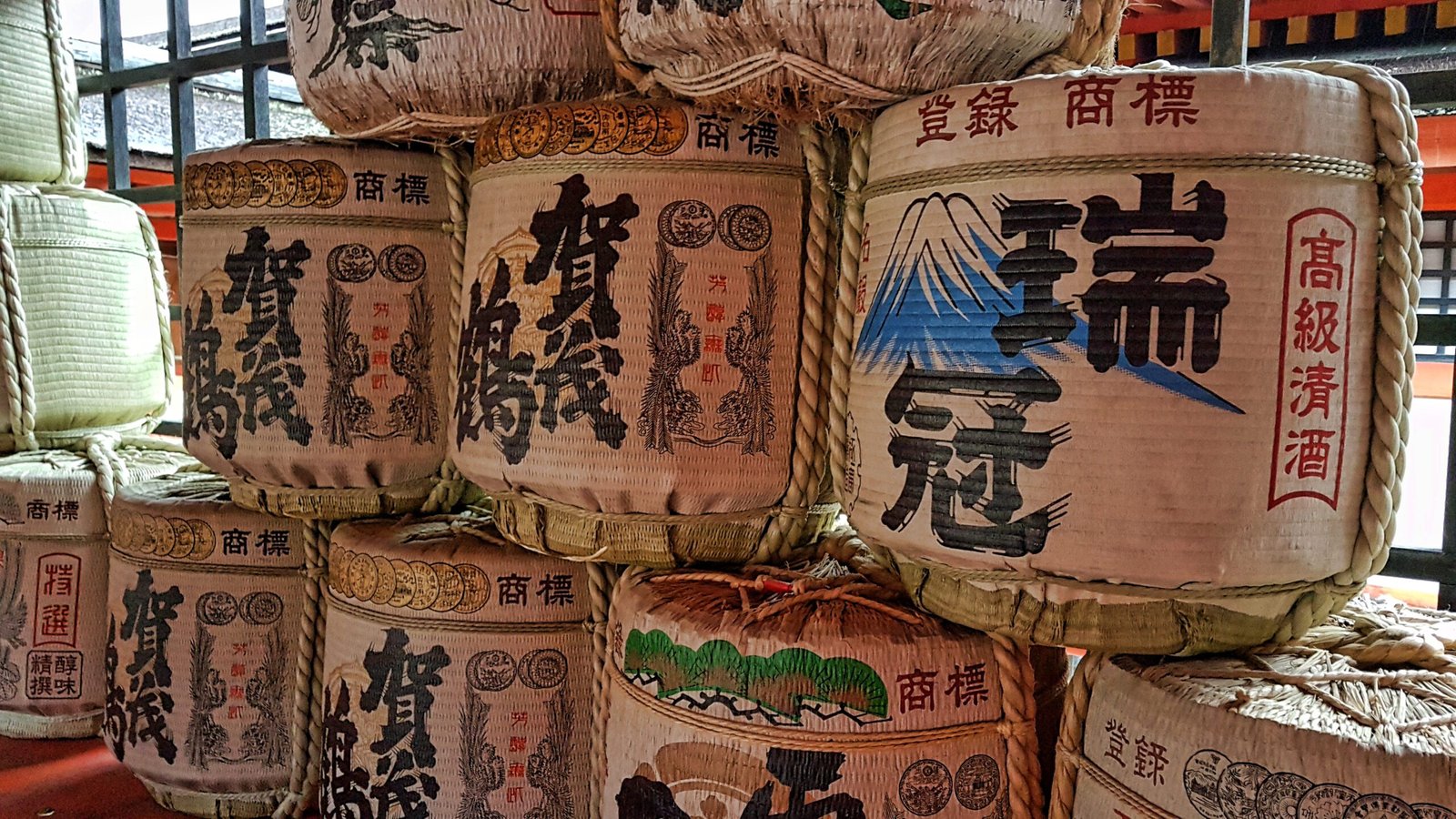 barriles de sake santuario miyajima