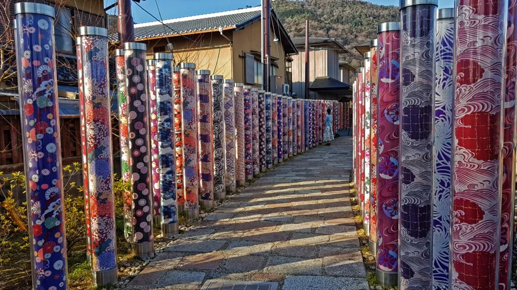 Kimono Forest: guía del bosque de kimonos iluminado