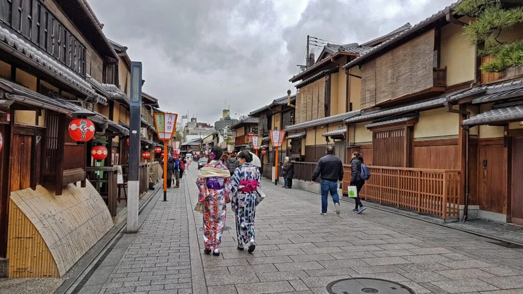 GEISHAS GION