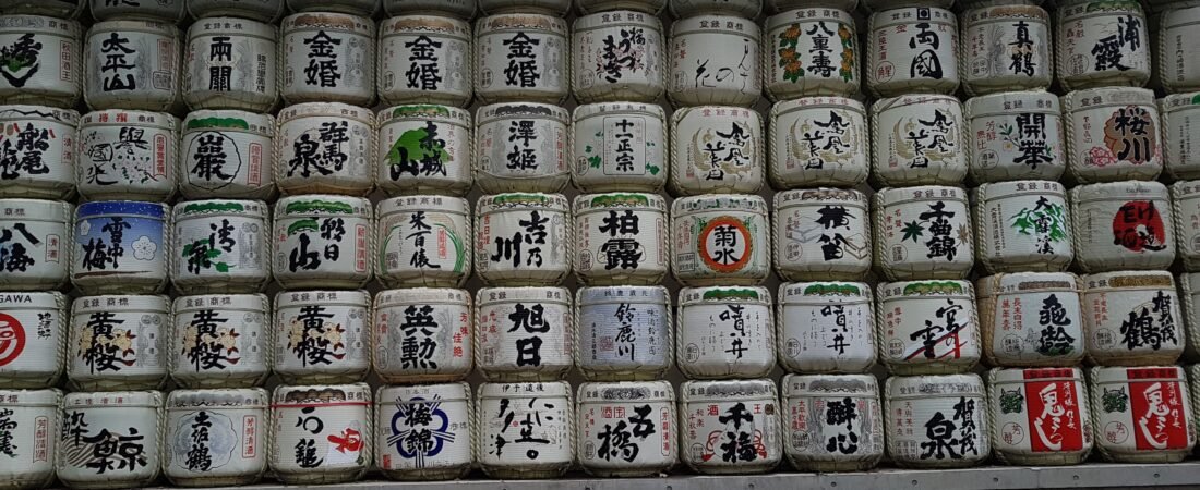 BARRILES DE SAKE EN LOS SANTUARIOS JAPONESES
