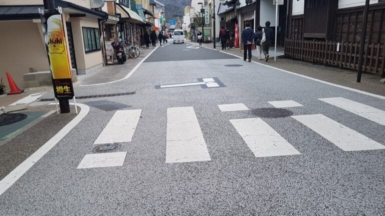 ¿Por qué no hay aceras ni papeleras en Japón?