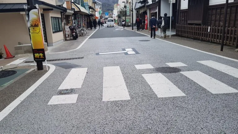 ¿Por qué no hay aceras ni papeleras en Japón?